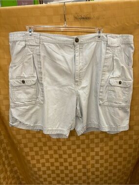 Men's Light Gray Cargo Shorts with Utility Pockets